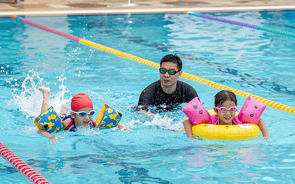 Khi hồ sơ bơi lội trống dữ liệu: cái bẫy của một khung phân tích đầy đủ