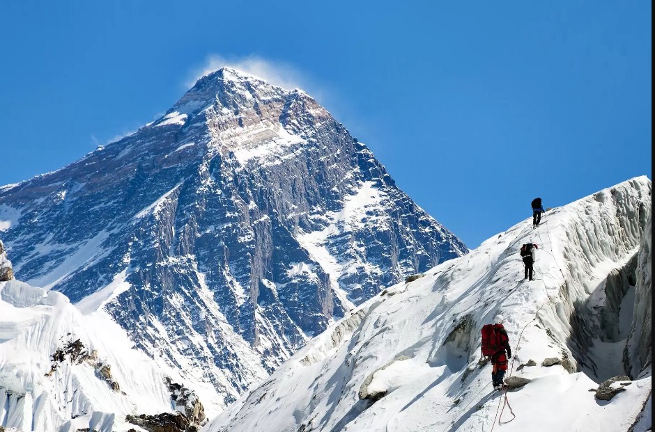 सगरमाथाको दोस्रो शिविरसम्मको बाटो खुल्यो, चाँडै क्याम्प खडा गरिने