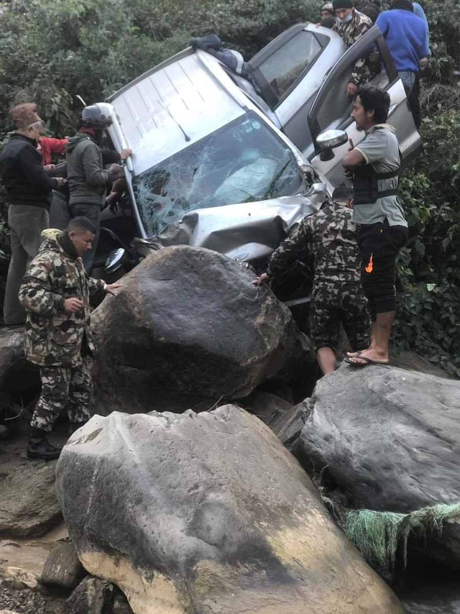 धादिङको थाक्रेमा स्कोर्पियो दुर्घटना, सेनाले गर्‍यो ४ जनाको उद्धार