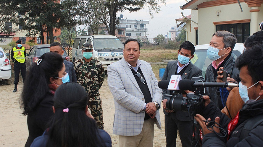 काठमाडौं मेडिकल कलेजको अनुगमनमा पुगे शिक्षामन्त्री पौडेल, शुल्कबारे भोलिसम्म रिपोर्ट पेस गर्न निर्देशन