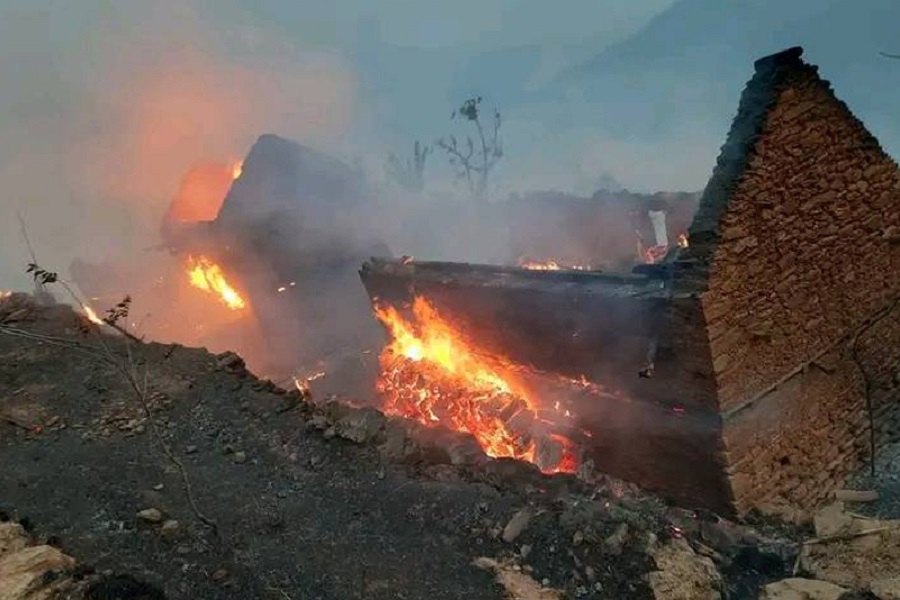 आगलागीबाट पाँचथरमा २ जनाको मृत्यु, तेह्रथुमको चुहानडाँडामा भीषण आगलागी हुँदा १४ घर जले