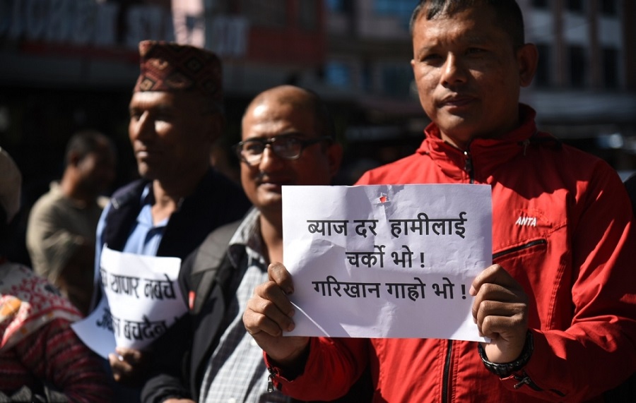 बैंकहरुको ब्याजदरविरुद्ध माइतीघरमा उद्योगी तथा ब्यापारीहरुको प्रदर्शन