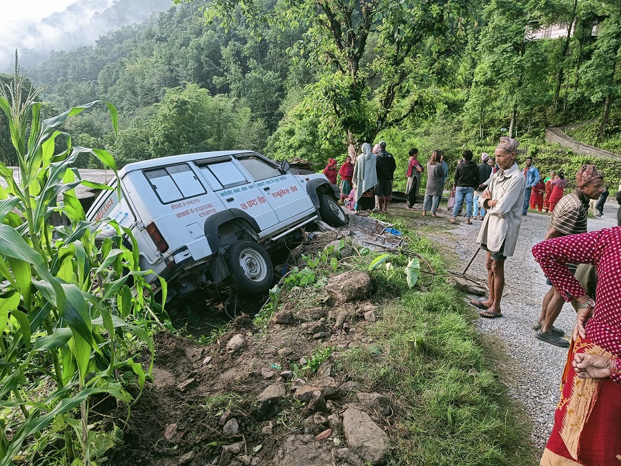 एम्बुलेन्स दुर्घटना हुँदा वृद्धाको मृत्यु