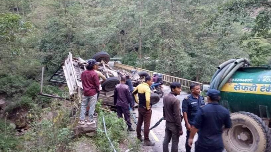 सिमखोलामा पिकअप भ्यान दुर्घटना हुँदा ४ जनाको मृत्यु, ४ जना घाइते