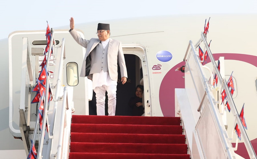 आधा घण्टा विमानस्थल बन्द ४ दिनपछि युगाण्डाबाट नेपाल फर्किए प्रधानमन्त्री