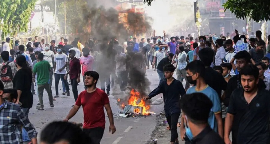 बंगलादेशमा भड्कियो हिंसा, झण्डै ८०० नेपाली विद्यार्थी फर्किए स्वदेश 