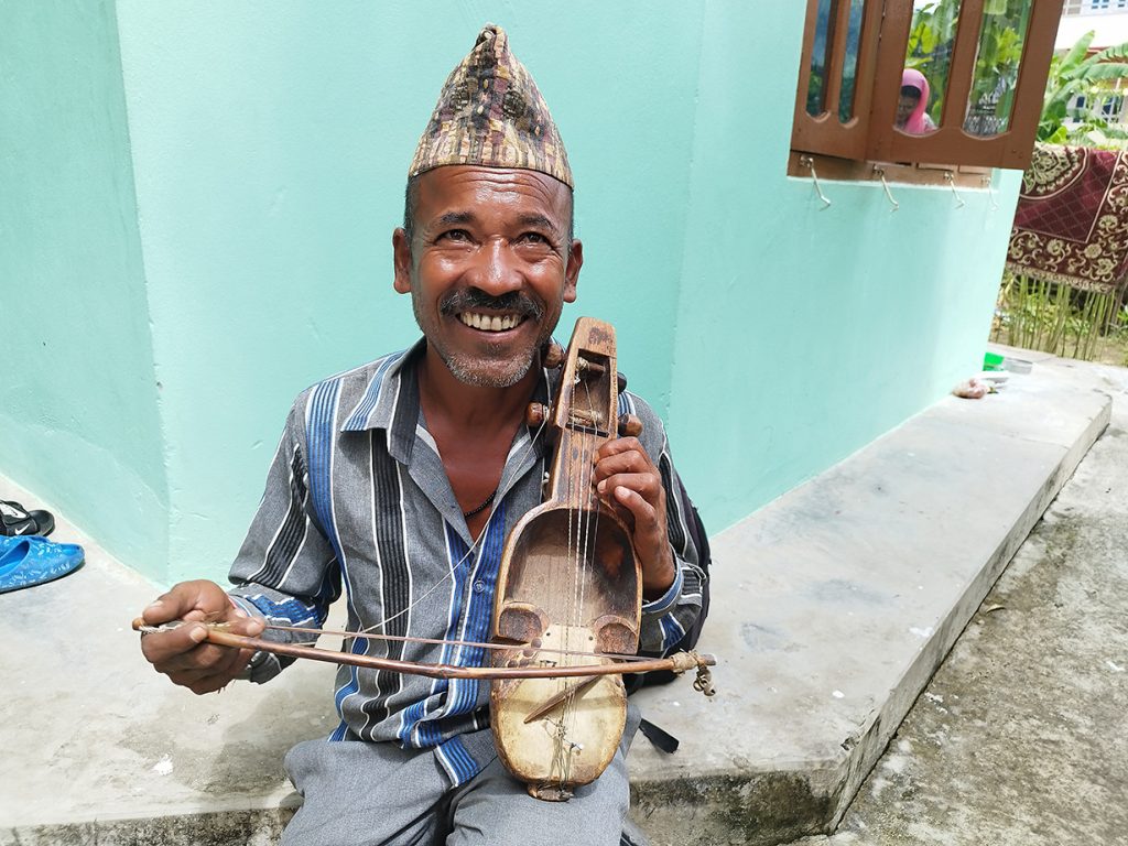 लालबहादुर गन्धर्व, जसले ४० वर्षदेखि सारङ्गी रेटिरहेका छन्