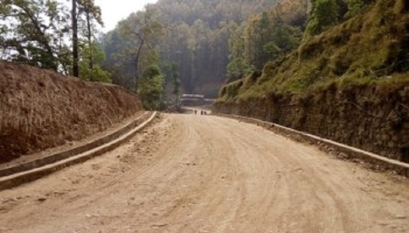 मध्यपहाडी लोकमार्ग सञ्चालन नहुँदा स्थानीय आक्रोशित