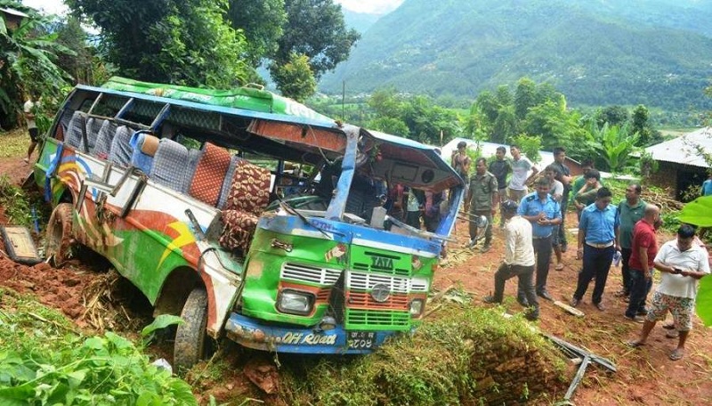 नुवाकोटमा बस दुर्घटनाः एकको मृत्यु, ५८ घाइते