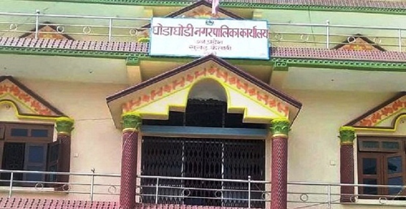 घोडाघोडीमा नेविसंघले लगाएको ताला खुल्यो