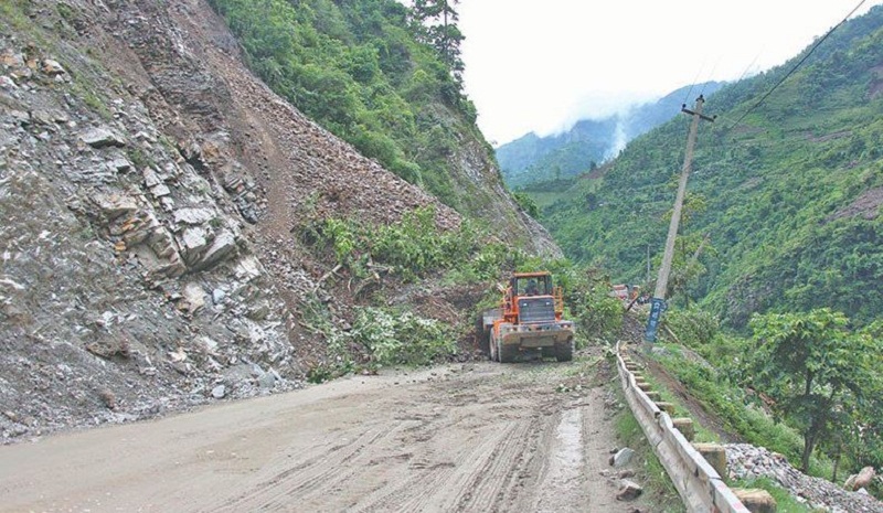 नारायणगढ-मुग्लिन सडक अवरुद्ध