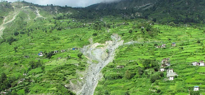 रारा विमानस्थलको त्रास : सयौ घर जोखिममा