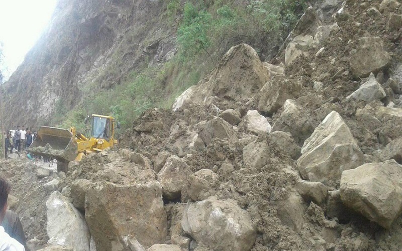 सिद्धार्थ राजमार्ग बुटवल-पाल्पा सडक अवरुद्ध