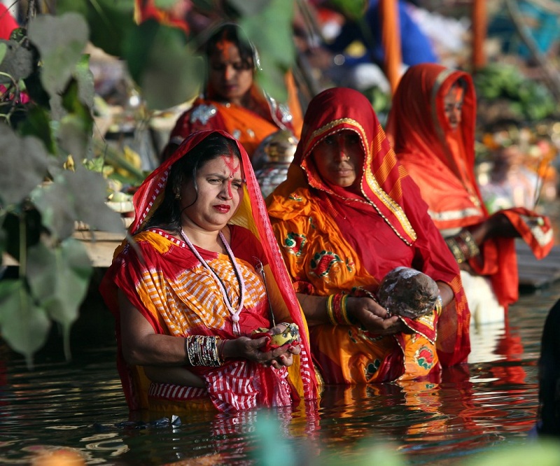 उदाउदो सूर्यलाई अर्घ दिदै छठको समापन