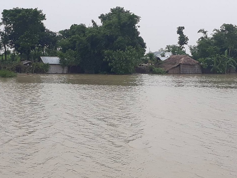 बाढीले २४ घण्टामा ३० को मृत्यु