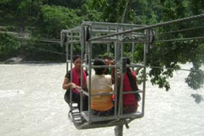 भोटेकोशीको लार्चामा तुइन निर्माण