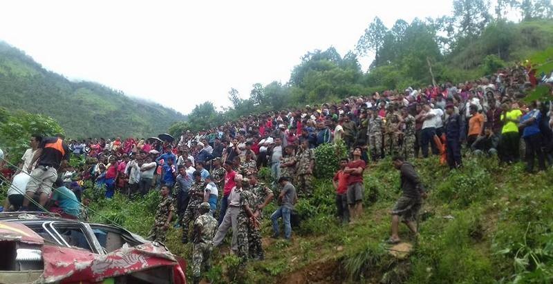 रुकुममा बस दुर्घटना, २ जनाको मृत्यु, ८ को अवस्था चिन्ताजनक